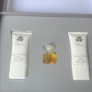 Oscar de la Renta Bath and Body Set with Gold Perfume